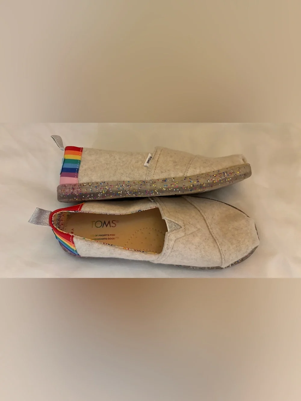 TOMS Alpargata Fenix Girls Slip On Shoes  Size 2 Oatmeal Rainbow Sneakers PRIDE